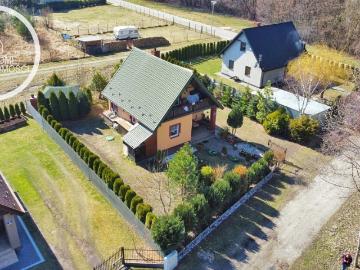 Urokliwy dom z kominkiem, balkonem i prywatną działką