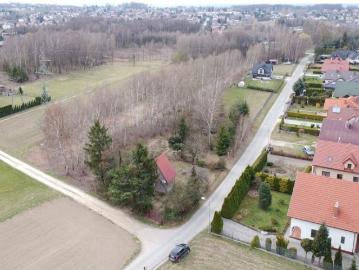 Urokliwy domek z dużym potencjałem na działce 600 m²