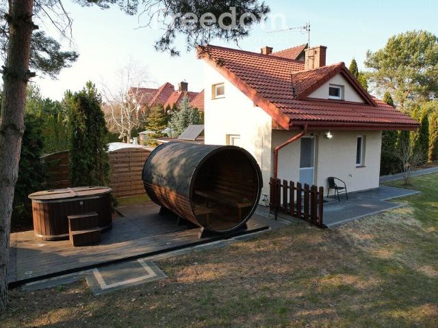 Urokliwy domek z sauną i jacuzzi nad jeziorami