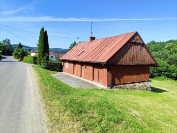 Urokliwy drewniany dom w Głojsce – 80 m², działka 14 arów
