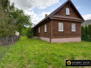 Urokliwy drewniany dom z dużą działką w Plutyczach