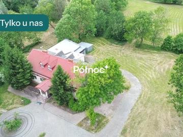 Urokliwy dworek na 2,5 ha z salą bankietową i możliwością działalności