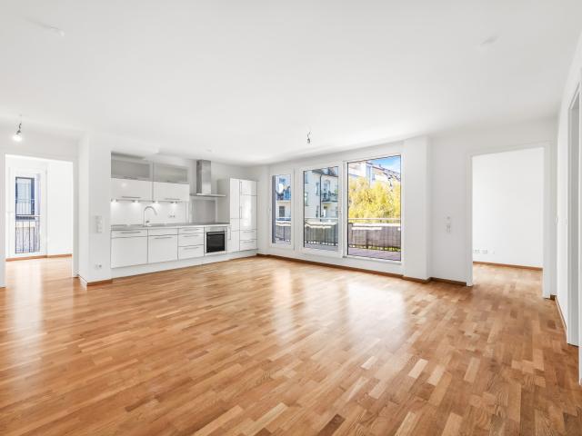 URBAN und RUHIG bezugsfreie 3 Zimmer Wohnung im Rückgebäude