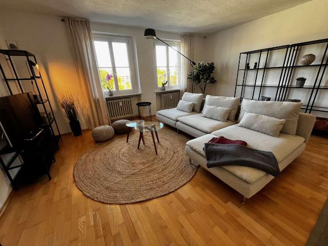 Urban wohnen in Schwabing West: hochwertig möblierte 3 Zi Wohnung mit Loft Charakter, Loggia & Lift