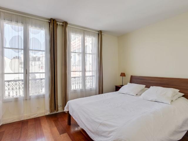 Urban Charm with Rooftop Elegance Paris, Paris Amsterdam Apartments for Rent