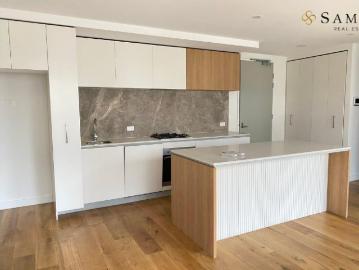 Urban Charm: Spacious Two Bedroom Apartment in prime Melbourne Location