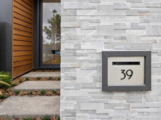 Urban Chic Meets Coastal Luxury in Sunshine Cove