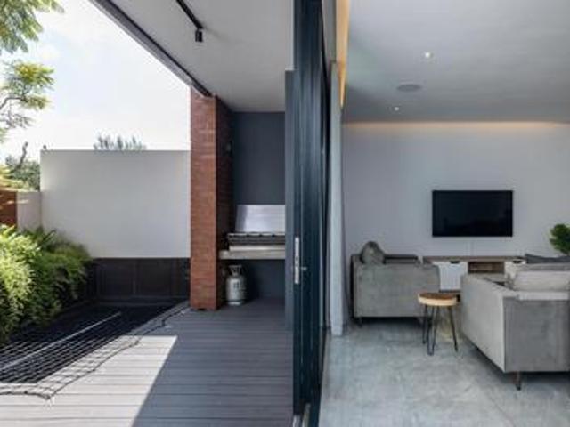 urban chic fully furnished and equ.