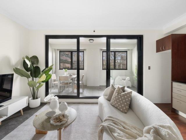 URBAN EXECUTIVE CITY LIVING IN THE LANDMARK 'EXCELSIOR'