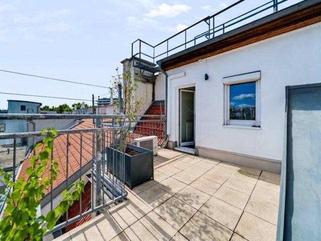 Urban Hideaway Komplett hofseitig Großzügige Terrasse