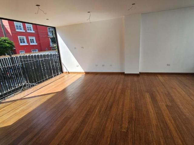 Urban Houses | Venta de Casas de Estreno con Piscina Privada en Miraflores