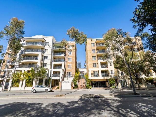 Urban lifestyle in this furnished three bedroom apartment