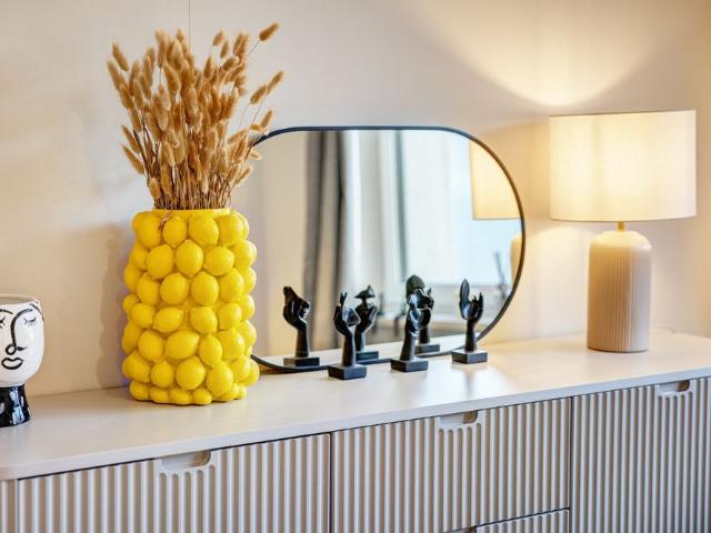 Urban living cozy apartment for rent in upscale neighborhood