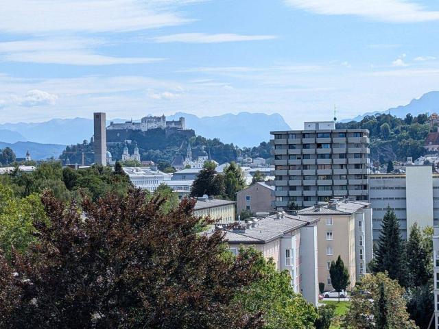 Urban Living – Attraktive Stadtwohnung mit sagenhafter Aussicht und 3 TG Stellplätzen
