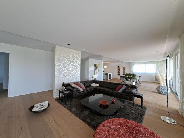 URBAN LIVING AT THE TOP LEVEL!