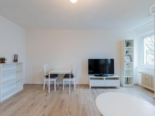Urban living experience: modern 2 room flat with balcony in a quiet Reinickendorf location, Berlin Amsterdam Apartments for Rent