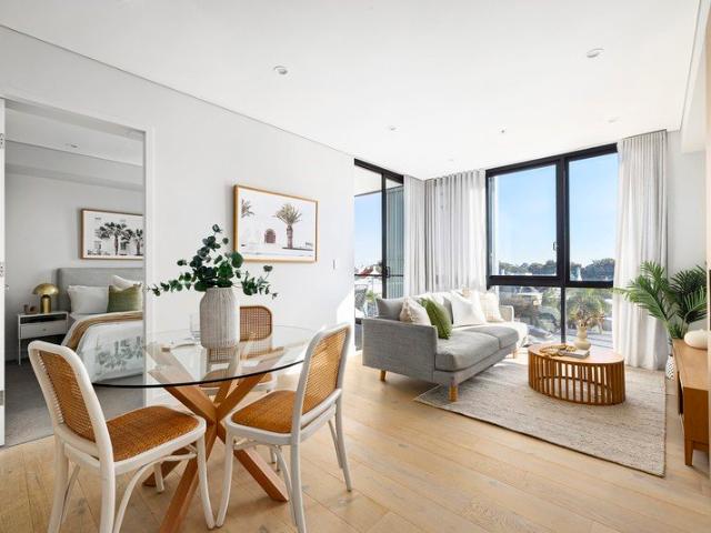Urban Luxury With Sweeping Sunset Views