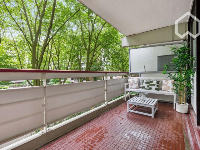Urban Retreat: Bright 2BR Flat with Spacious Balcony in Cologne's Green Oasis – All Amenities at Your Doorstep!, Koln Amsterdam Apartments for Rent