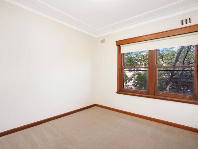 Urban Retreat! Freshly Painted 2 Bedroom Duplex