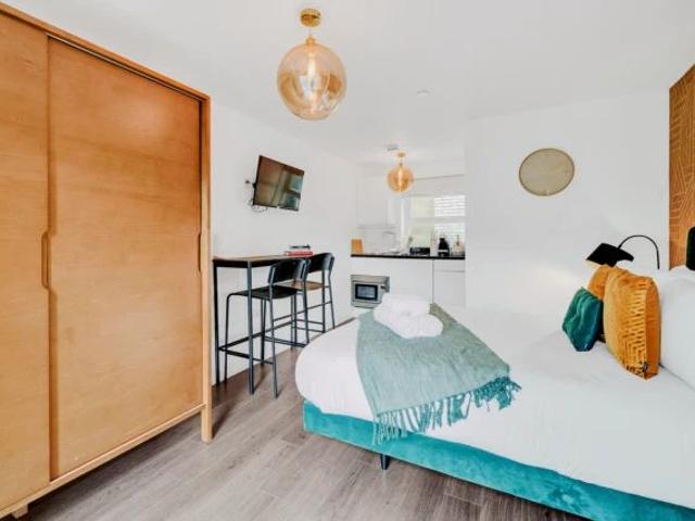 Urban Sanctuary: Elite Studio in the City