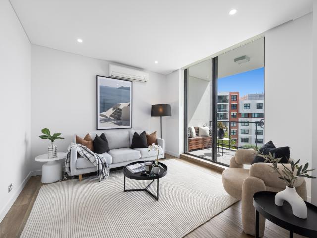 Urban Sophistication Above Sydney's Vibrant Pulse