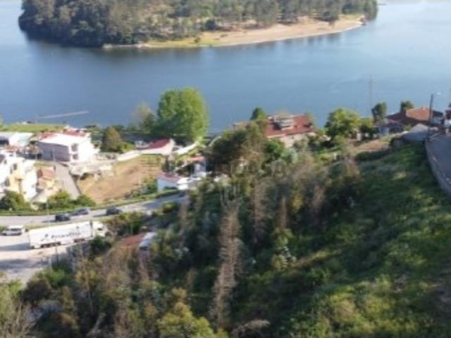 Urbano em Melres e Medas