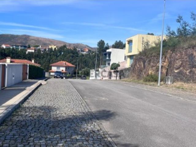 Urbano em Melres e Medas