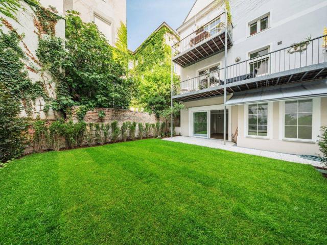 URBANER GARTENTRAUM nächst Schlossquadrat! Hofseitiger Drei Zimmer Erstbezug mit Terrasse und Eigengarten
