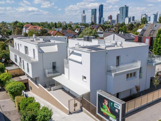 Urbaner Komfort im Obergeschoss: Helles 3 Zimmer Heim mit Doppel Balkon