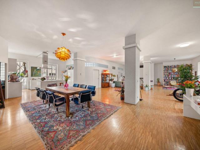 Urbaner Loft Traum: Großzügig wohnen mit Garten & Rooftop Pool in Bestlage