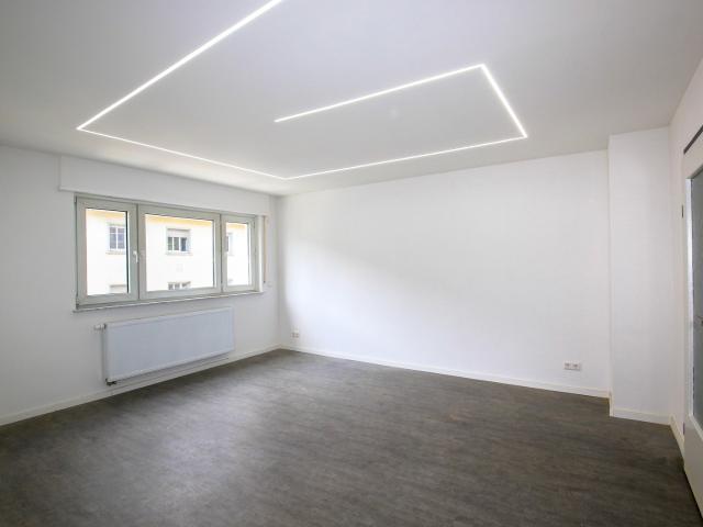 Urbaner Wohntraum mit Tiefgarage: 2 Zimmer kernsaniert – ideal für Paare, Single oder Investment