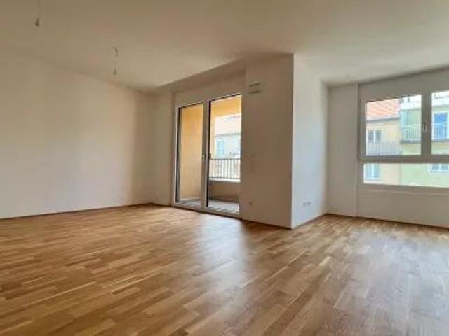 Urbaner Wohnhit: Hochwertige Neubauwohnung mit neuer Küche & Loggia ab sofort