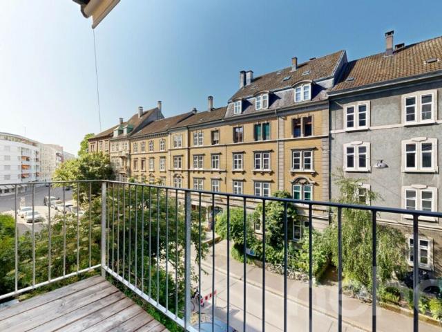 Urbanes Loft Wohngefühl mit zwei Balkonen im Herzen von Basel