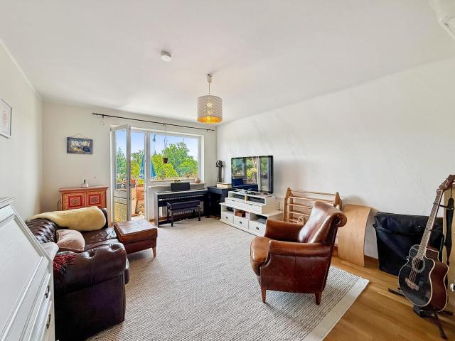 Urbanes Wohnen: 4 Zimmer Wohnung mit Balkon!
