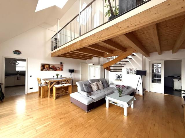 Urbanes Wohnen über den Dächern von Rosenheim 4 Zimmer Dachgeschosswohnung drei Balkone