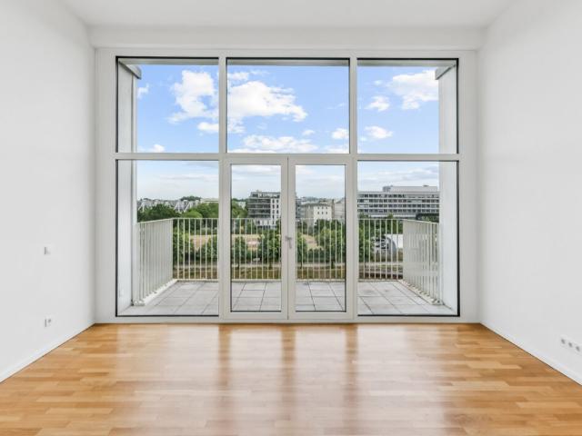 Urbanes Wohnen am Wasser – 3 Zimmer Wohnung mit Spreeblickanteil & zwei Balkonen