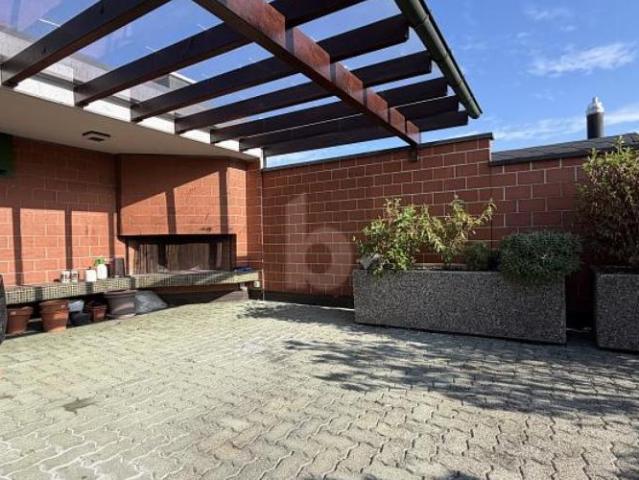 URBANES WOHNEN MIT PRIVATSPHÄRE UND DACHTERRASSE