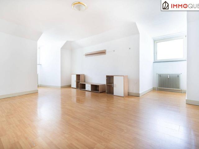Urbanes Wohngefühl Großzügige 2 Zimmer Wohnung mit XL Wohnzimmer, Einbauküche und Top Lage am Kaiser Josef Platz