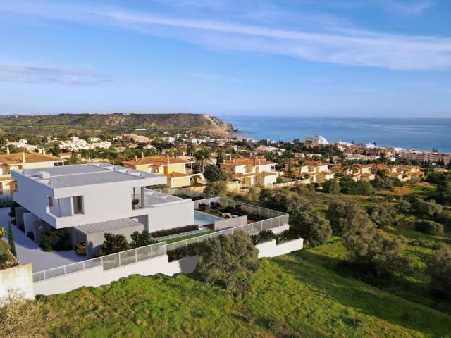 Urbanização Exclusiva de Moradias de Luxo na Deslumbrante Vi. 170m² Luz