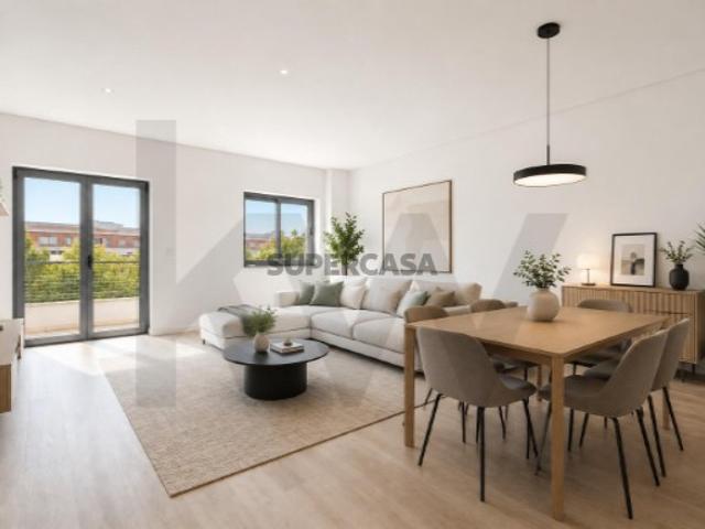 Urbanização Vila Chã | T3 c/ Varanda + 2 Lugares Garagem | 186m2 Área Total