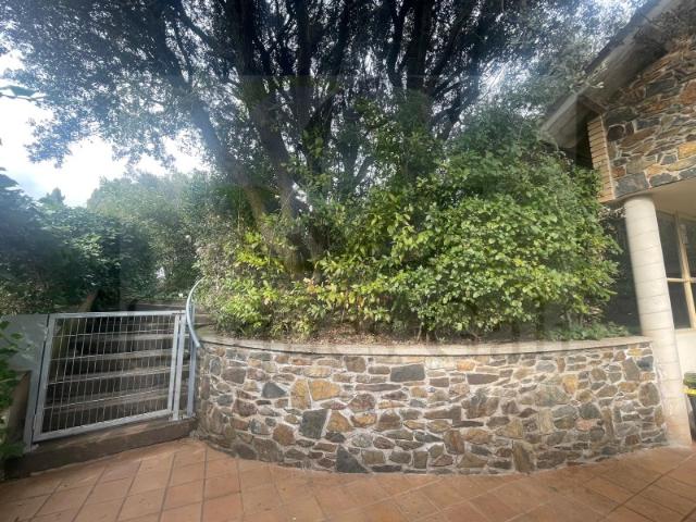 Urbanización El Serrat Casa con 6 habitaciones, 4 baños, párquing y gran terreno