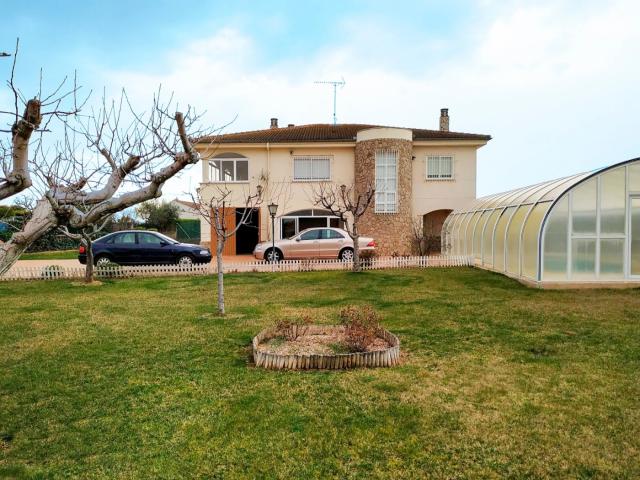 Urbis te ofrece un chalet independiente en venta en Castellanos de Villiquera, Salamanca