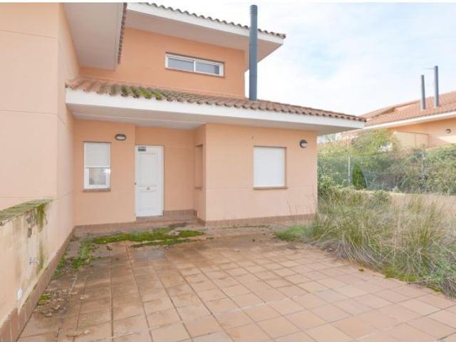 Urbis te ofrece un chalet pareado en venta en Urb. Oasis Golf, Carrascal de Barregas, Salamanca