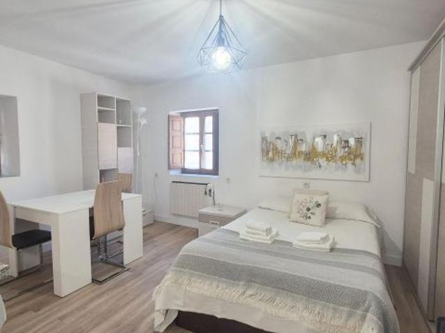 Urbis te ofrece un estudio en alquiler en zona Universidad, Salamanca