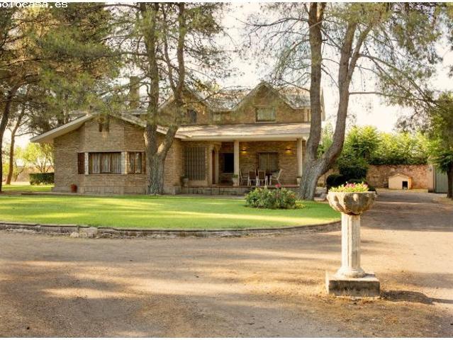 Urbis te ofrece un exclusivo chalet en venta en Salamanca