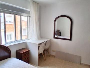 Urbis te ofrece un piso en alquiler en zona San Bernardo, Salamanca