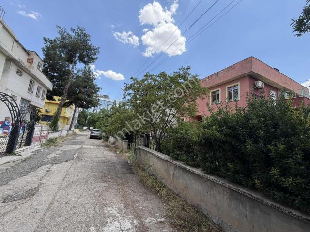 Urfa Yolu Üzerinde Satılık Villa Yada Arsa