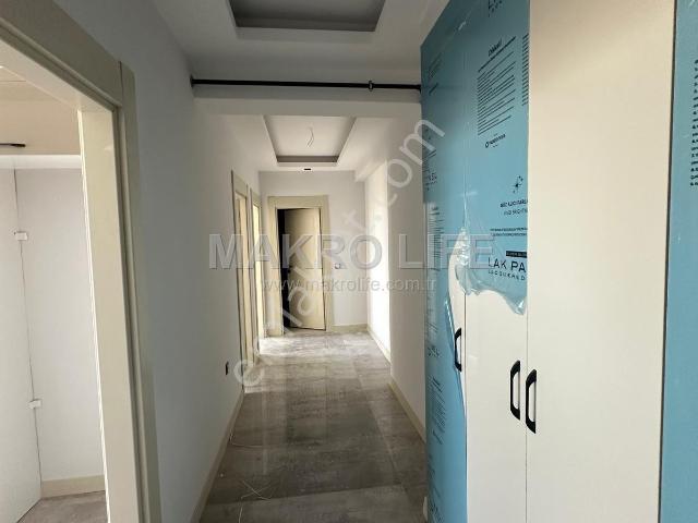 Urfa Yolu Üzerinde Zana Düğün Salonu Civarında Cadde Üzerinde Kiralık 2+1 Fırsat Daire