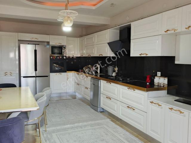 Urfa Yolunda Caddeye Sıfır 4+1 Bakımlı Daire