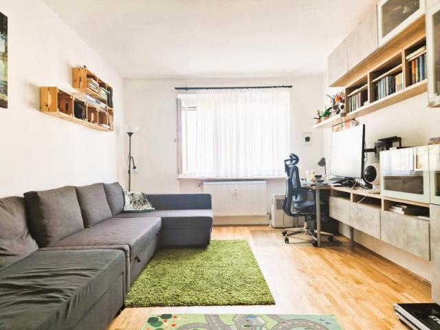 Urfahr! Generalsanierte schöne 92 m² Wohnung, 4 Zimmer, Einbauküche gegen Ablöse, inkl. Parkplatz, WG geeignet! Unbefristeter Mietvertrag!